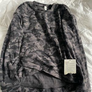 Lululemon close to crossing sweater